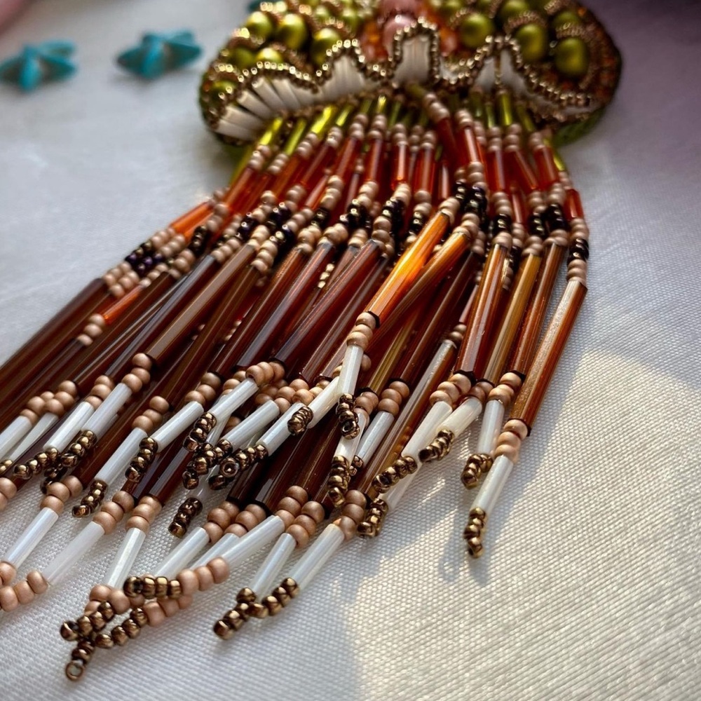 Handmade Beaded Jellyfish Brooch - Picture 5 of 5